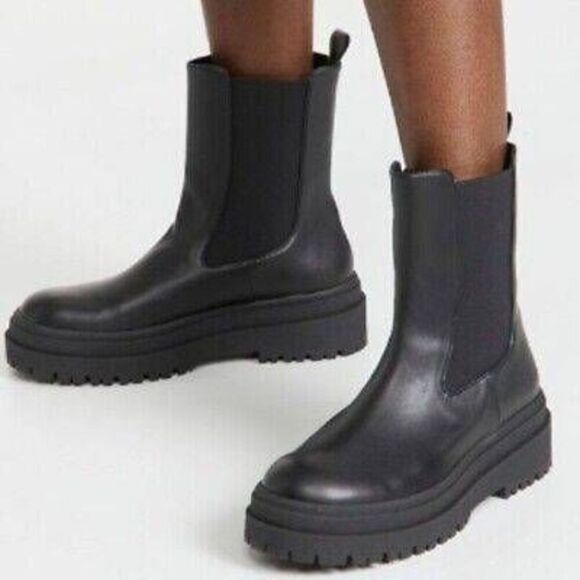 Good American Chelsea Boot - Picture 1 of 9